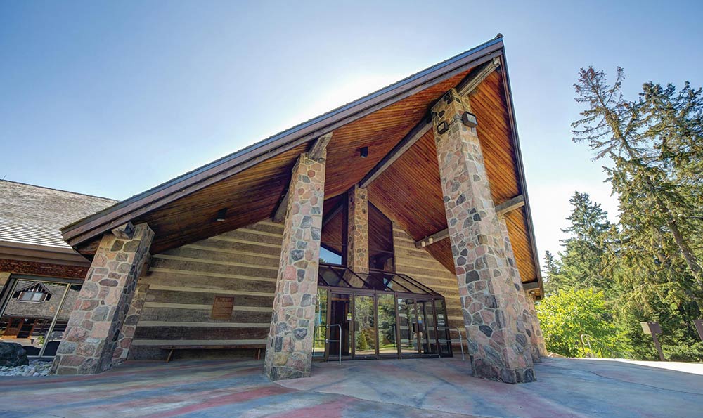 Der Eingang zur McMichael Canadian Art Collection