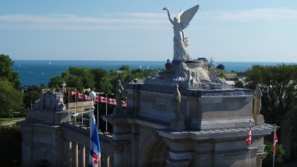 Une vue aérienne de l'entrée de l'ENC